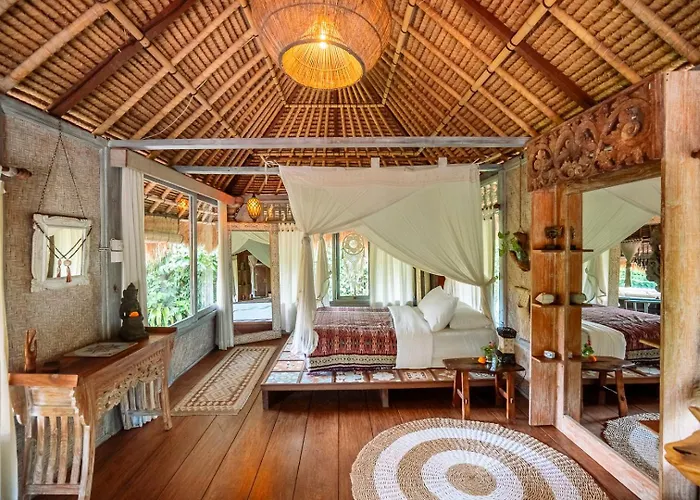 Barong Retreat With Hammock Terrace, Garden & Koi Pond *