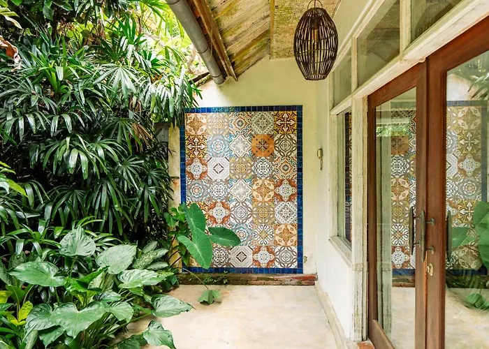 Barong Retreat With Hammock Terrace, Garden & Koi Pond Ubud