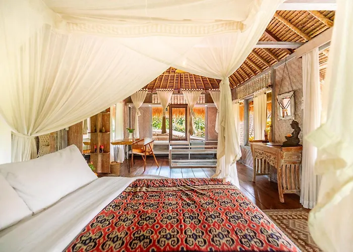 Barong Retreat With Hammock Terrace, Garden & Koi Pond *