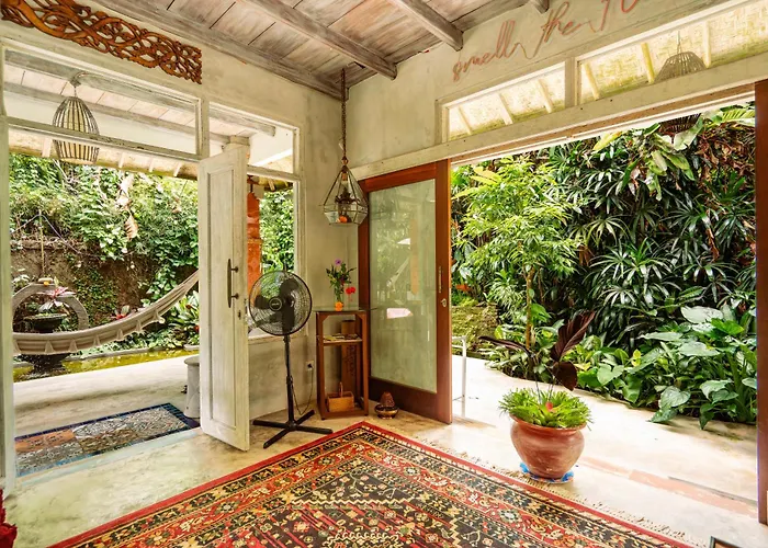 Barong Retreat With Hammock Terrace, Garden & Koi Pond * Ubud