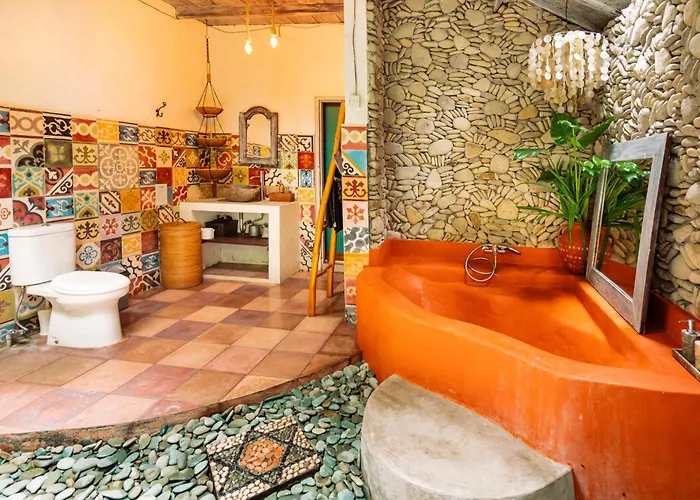 Barong Retreat With Hammock Terrace, Garden & Koi Pond *
