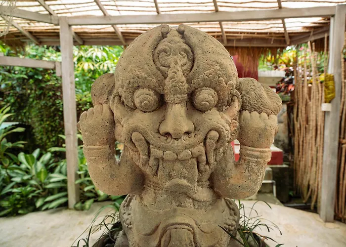 Barong Retreat With Hammock Terrace, Garden & Koi Pond *