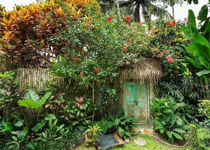 Barong Retreat With Hammock Terrace, Garden & Koi Pond * Ubud