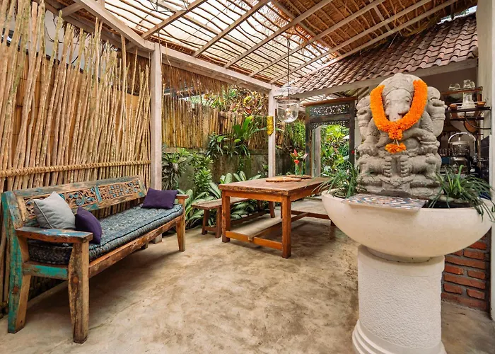 Barong Retreat With Hammock Terrace, Garden & Koi Pond *